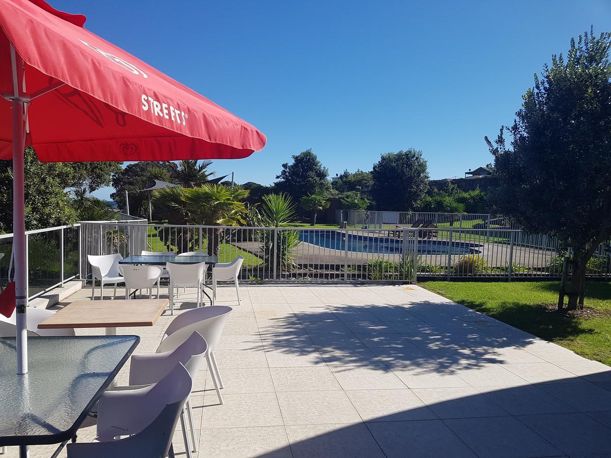 Te Kaha Beach Hotel 외부 사진