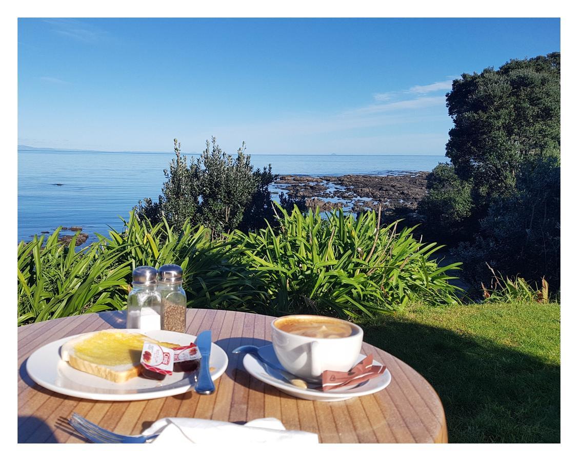 Te Kaha Beach Hotel 외부 사진