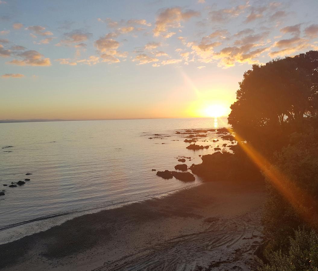 Te Kaha Beach Hotel 외부 사진