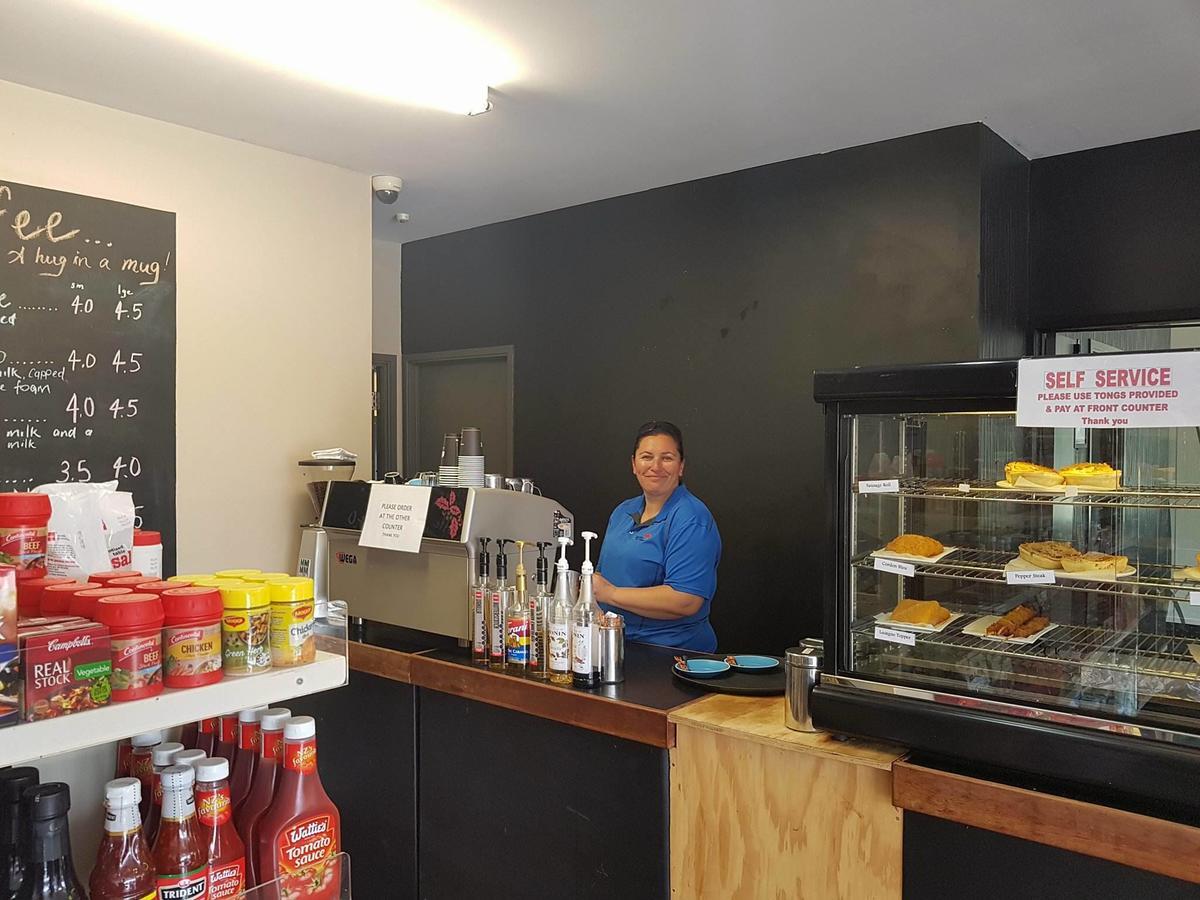 Te Kaha Beach Hotel 외부 사진