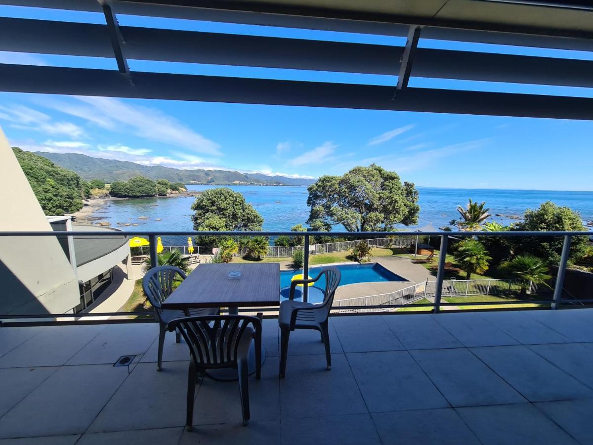 Te Kaha Beach Hotel 외부 사진